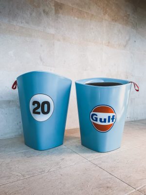 Gulf Porsche Feature Chairs