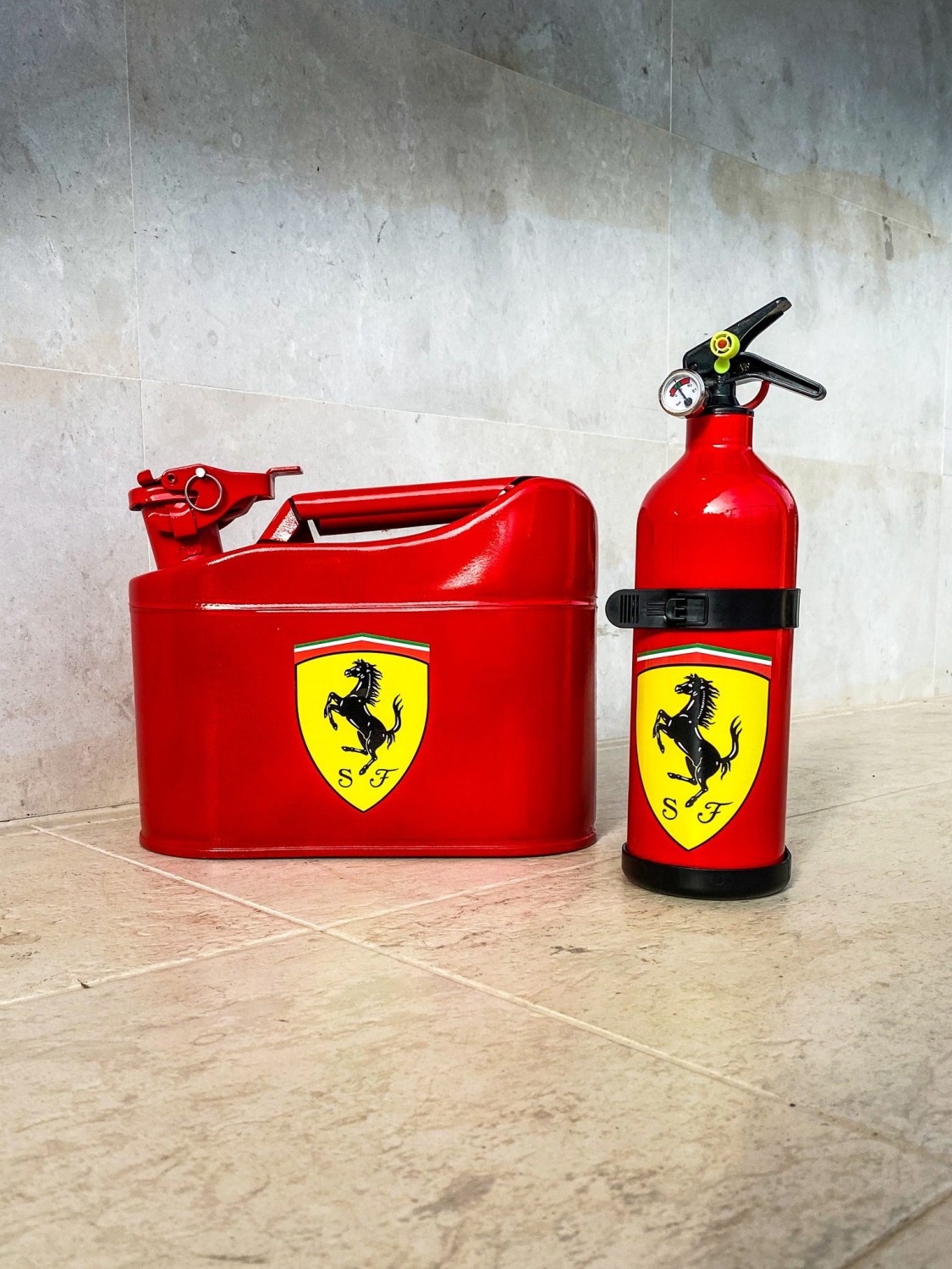 Ferrari Jerrycan & Fire Extinguisher Set
