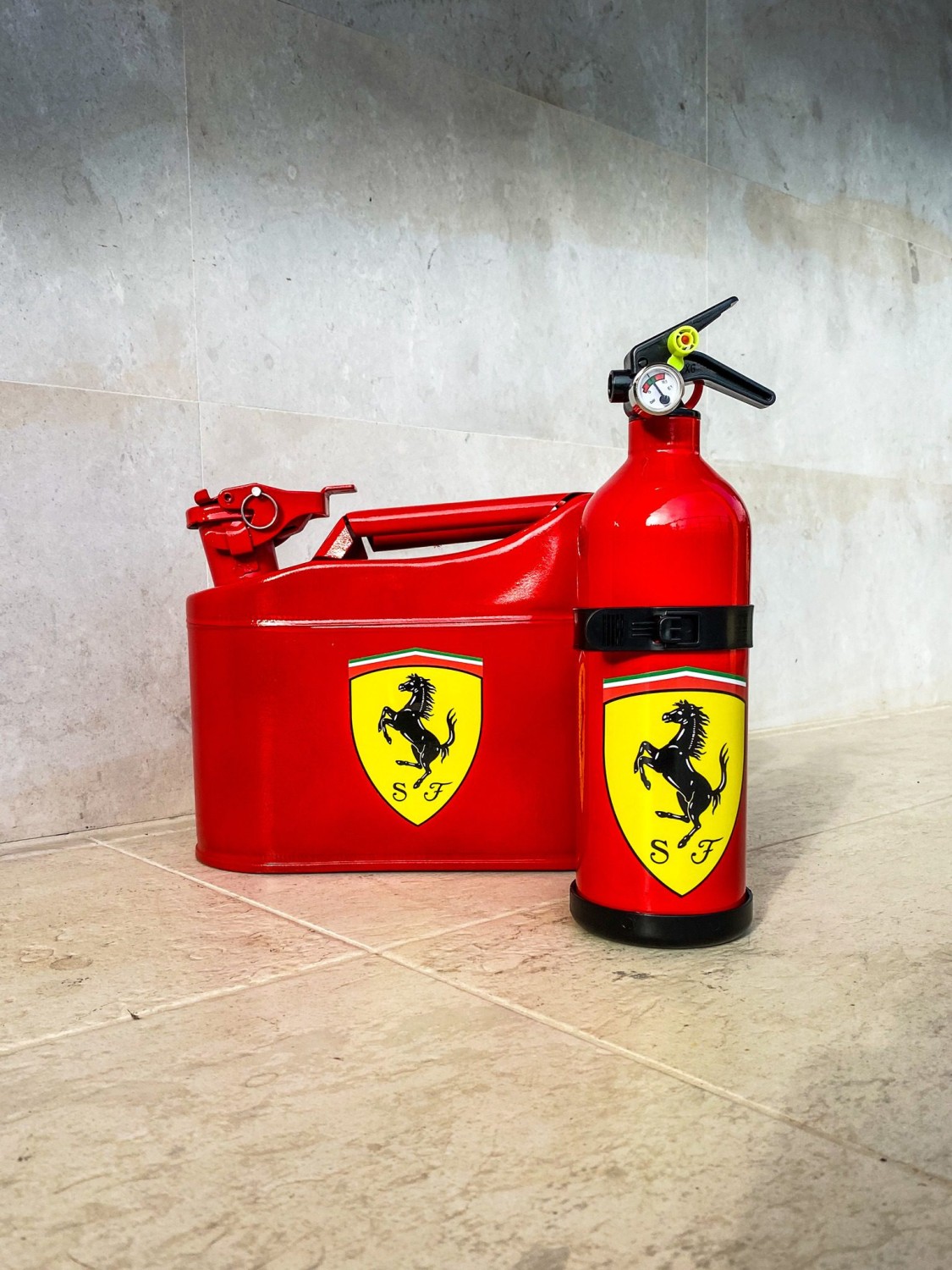 Ferrari Jerrycan & Fire Extinguisher Set