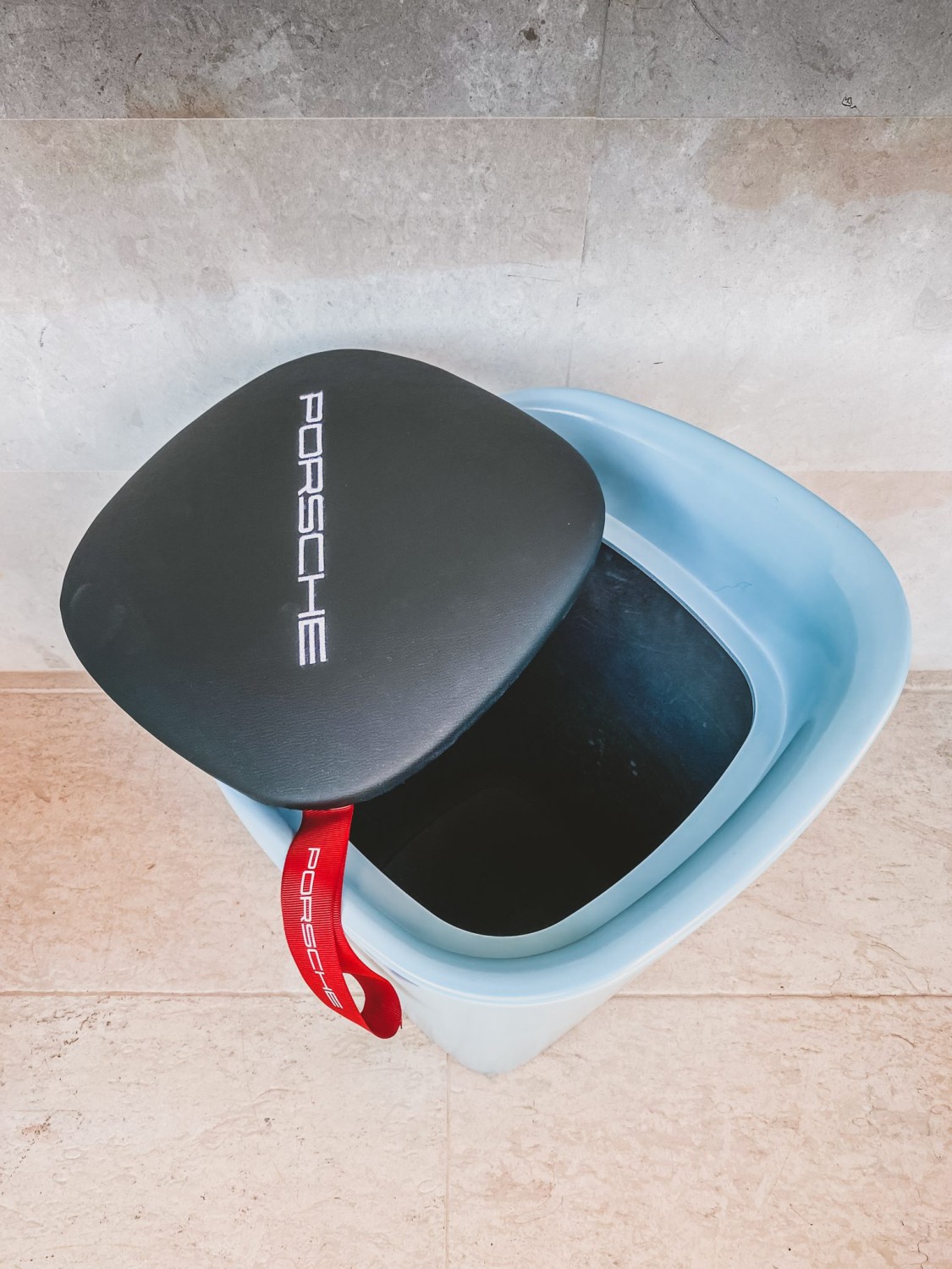 Gulf Porsche Feature Chairs