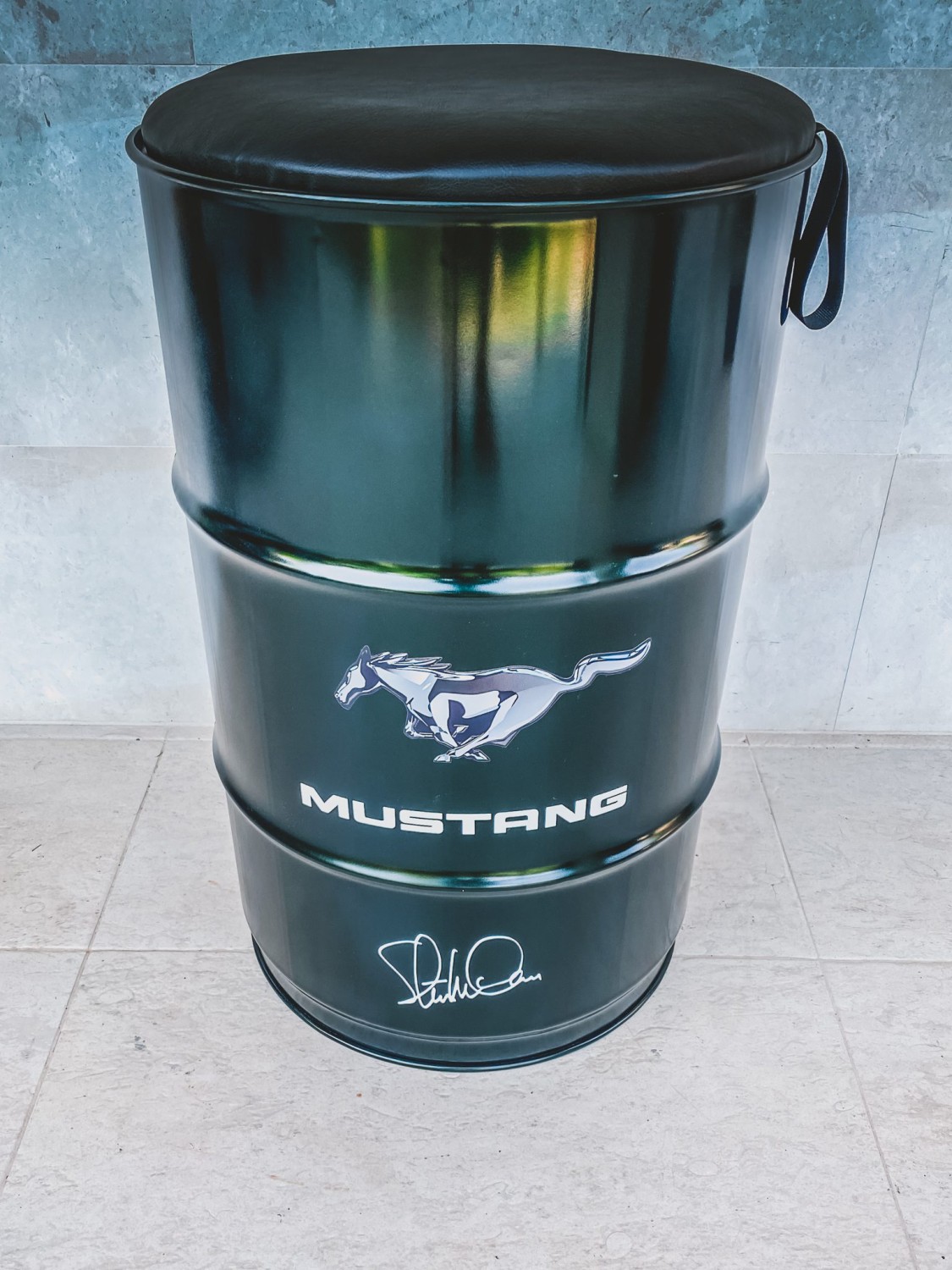 Mustang Bullitt Barrel Chair