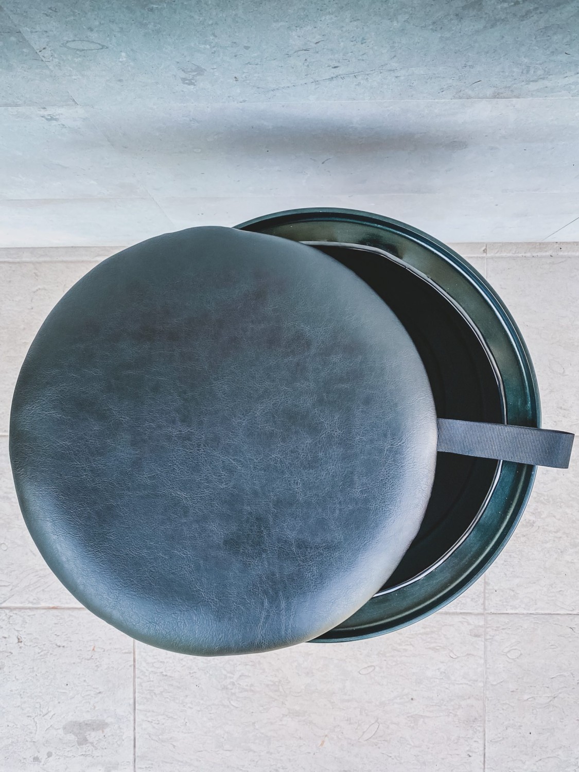 Mustang Bullitt Barrel Chair