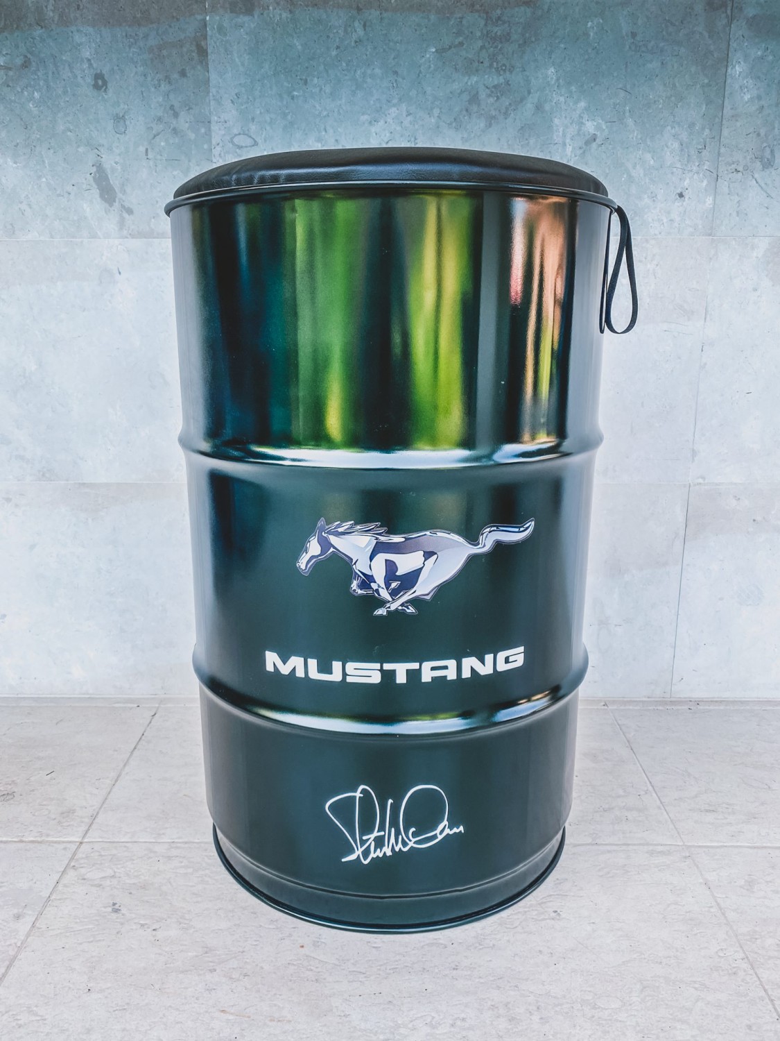 Mustang Bullitt Barrel Chair