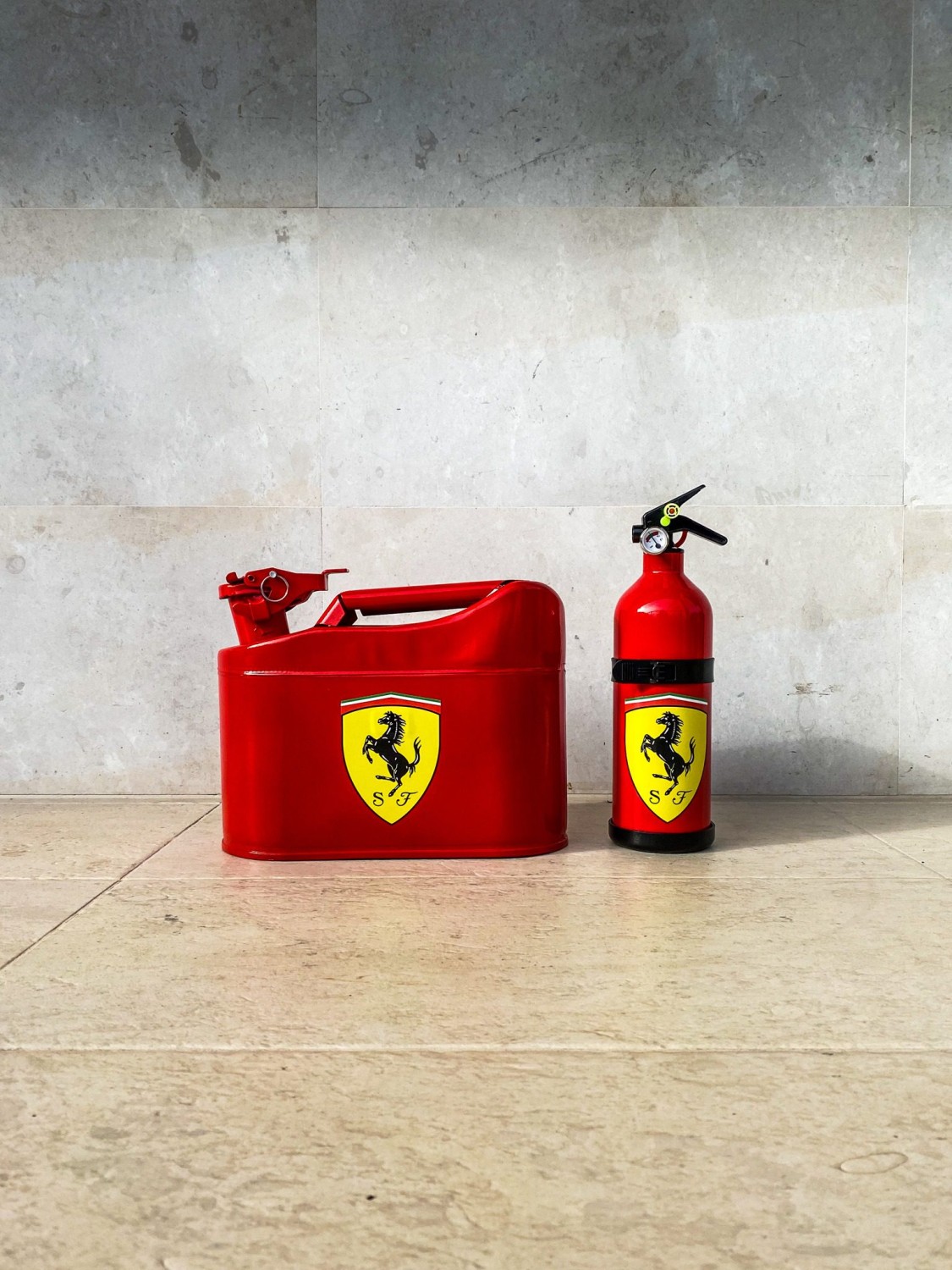 Ferrari Jerrycan & Fire Extinguisher Set