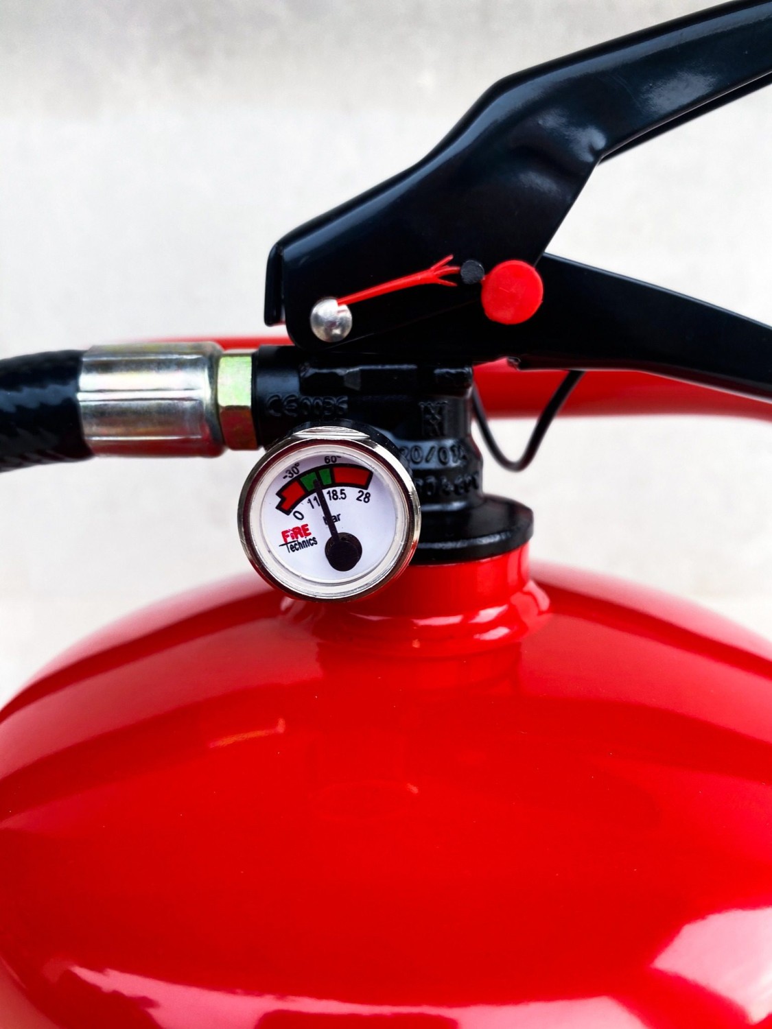 Ferrari Fire Extinguisher (with bracket)
