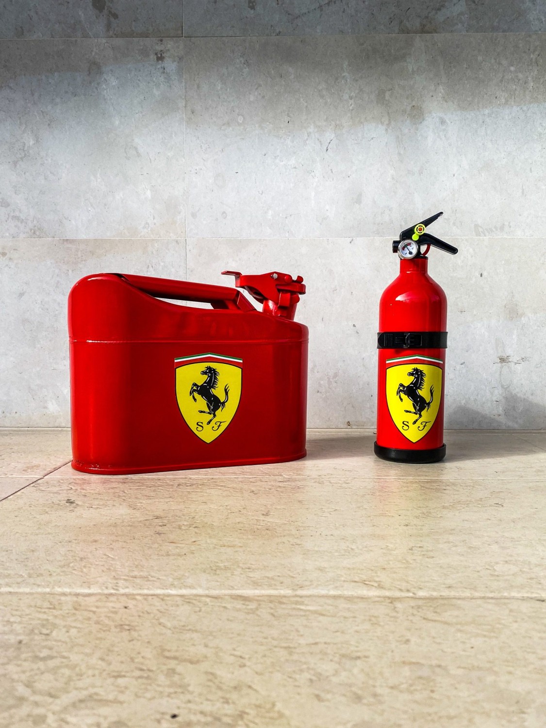 Ferrari Jerrycan & Fire Extinguisher Set