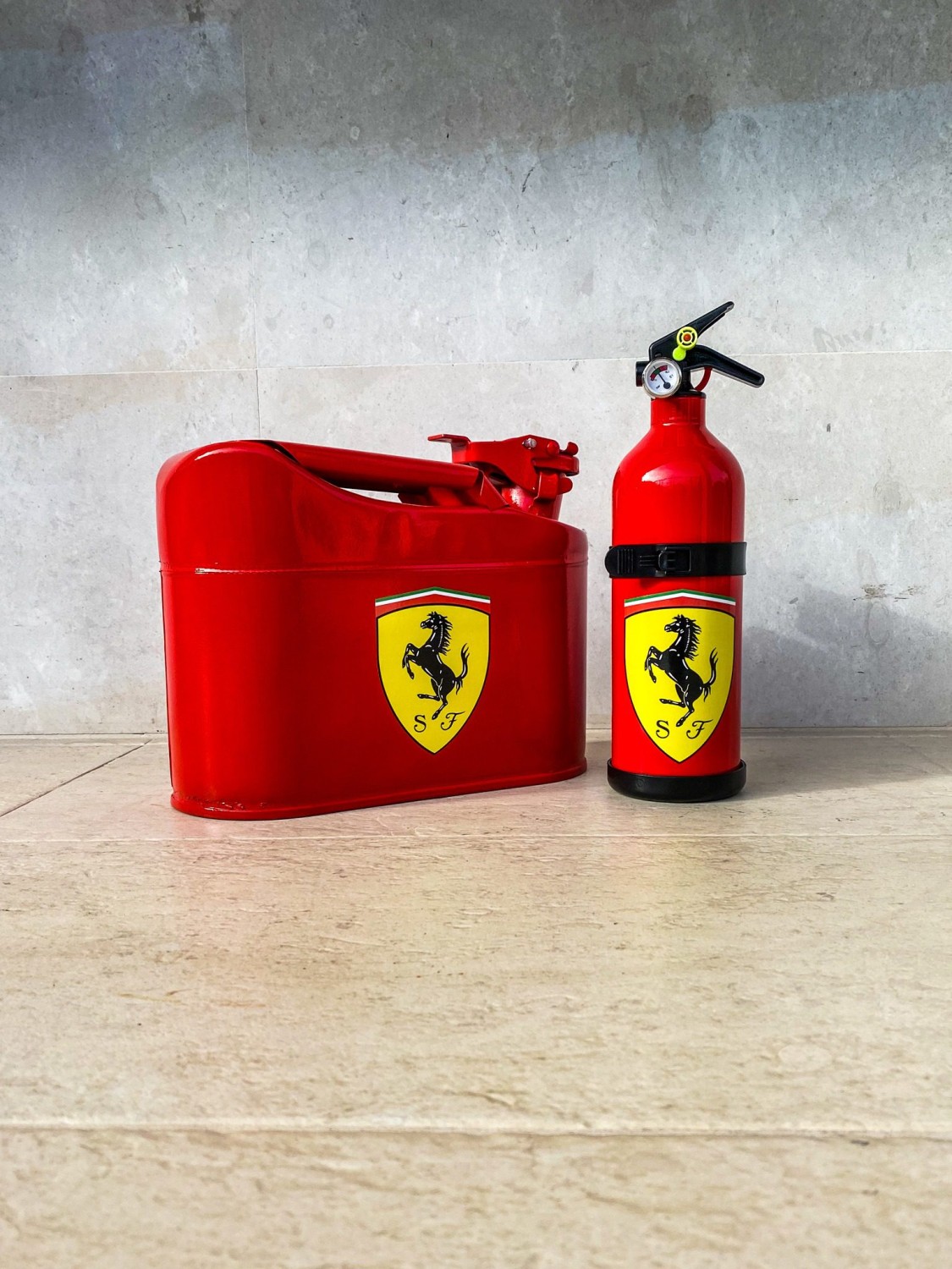 Ferrari Jerrycan & Fire Extinguisher Set