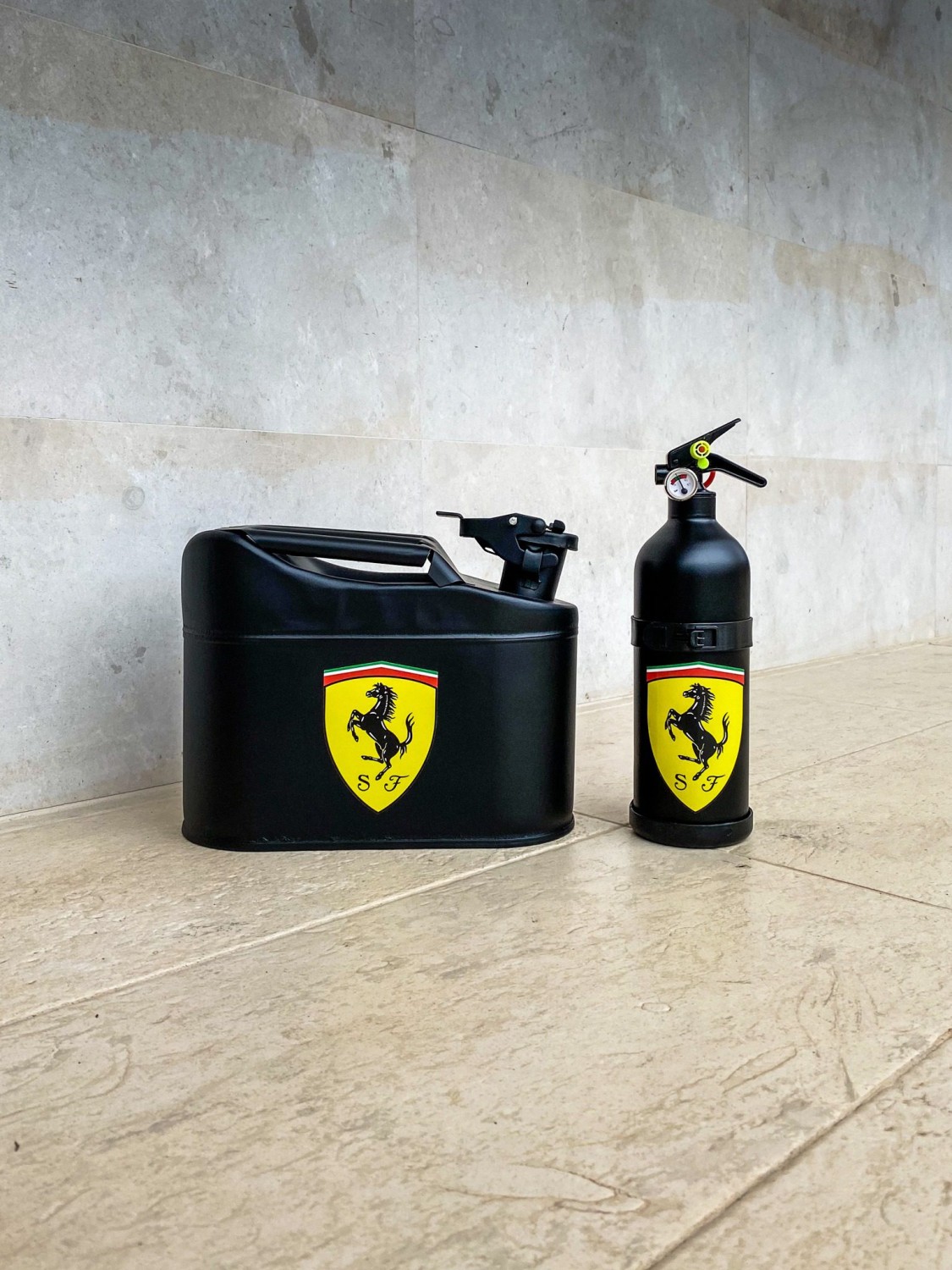 Ferrari Jerrycan & Fire Extinguisher Set