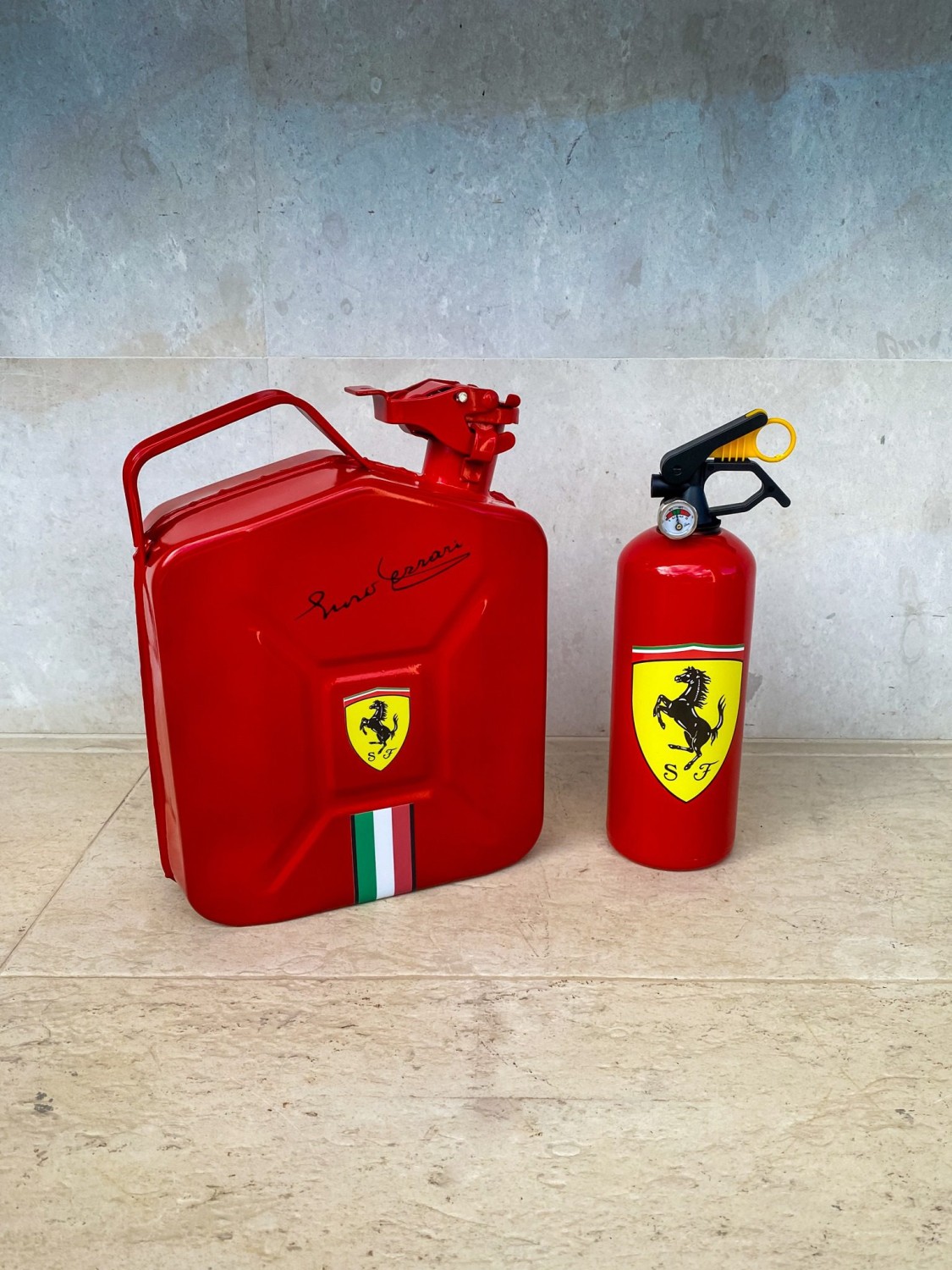 Ferrari Jerrycan & Fire Extinguisher Set