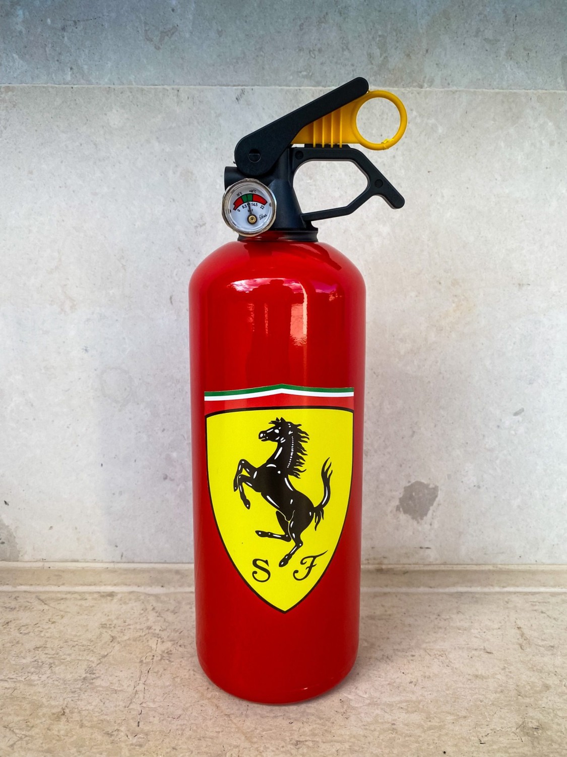 Ferrari Jerrycan & Fire Extinguisher Set