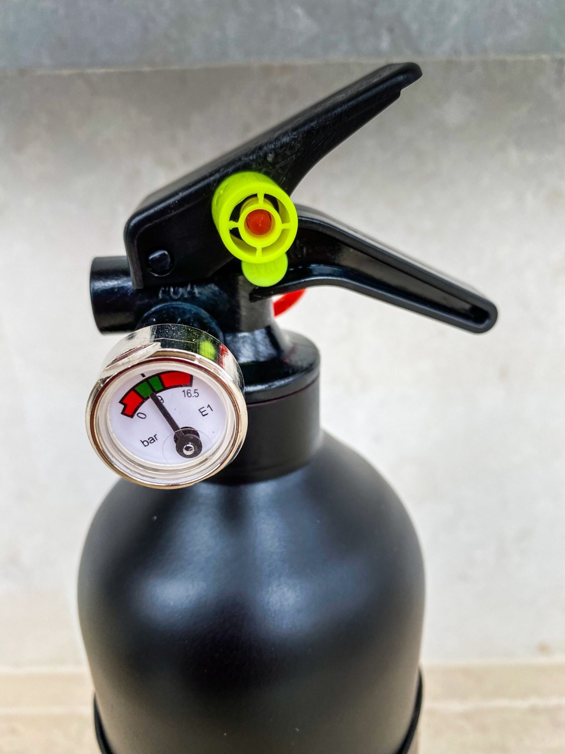 Ferrari Jerrycan & Fire Extinguisher Set