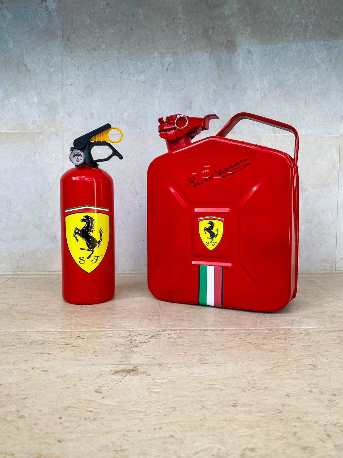 Ferrari Jerrycan & Fire Extinguisher Set