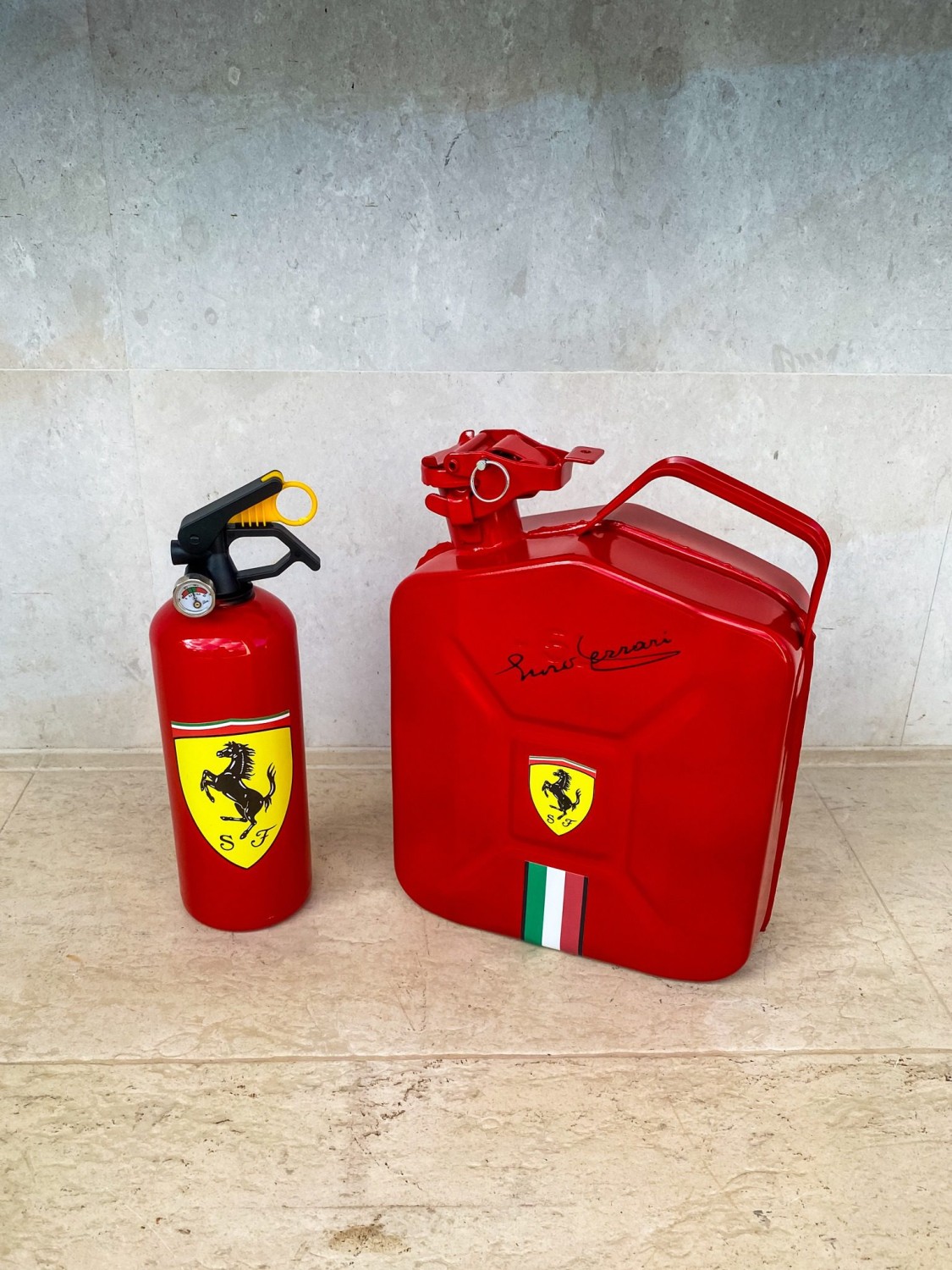 Ferrari Jerrycan & Fire Extinguisher Set