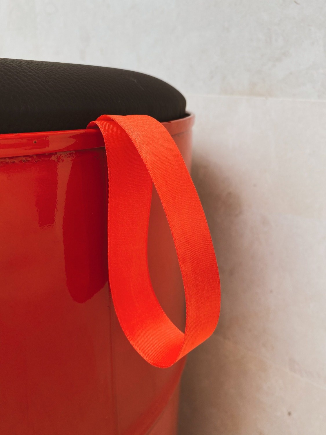 Mustang Barrel Chair