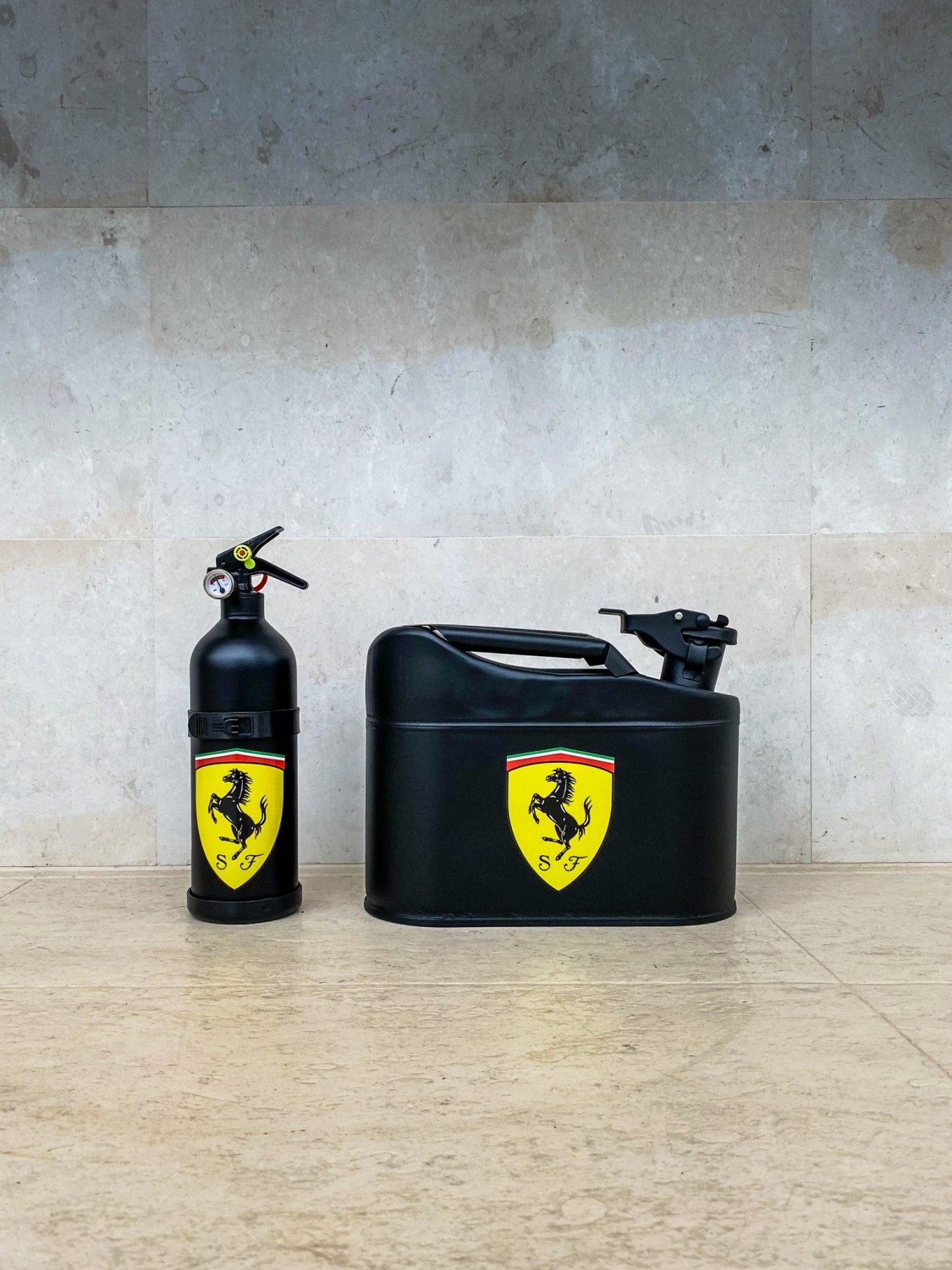 Ferrari Jerrycan & Fire Extinguisher Set