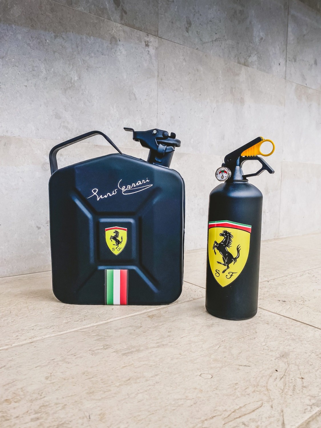 Ferrari Jerrycan & Fire Extinguisher Set