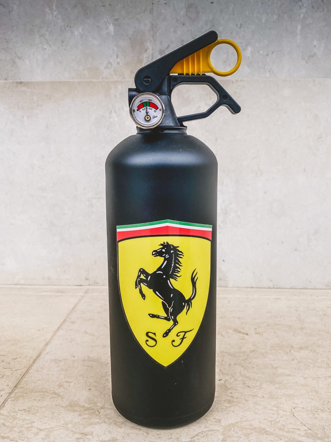 Ferrari Jerrycan & Fire Extinguisher Set