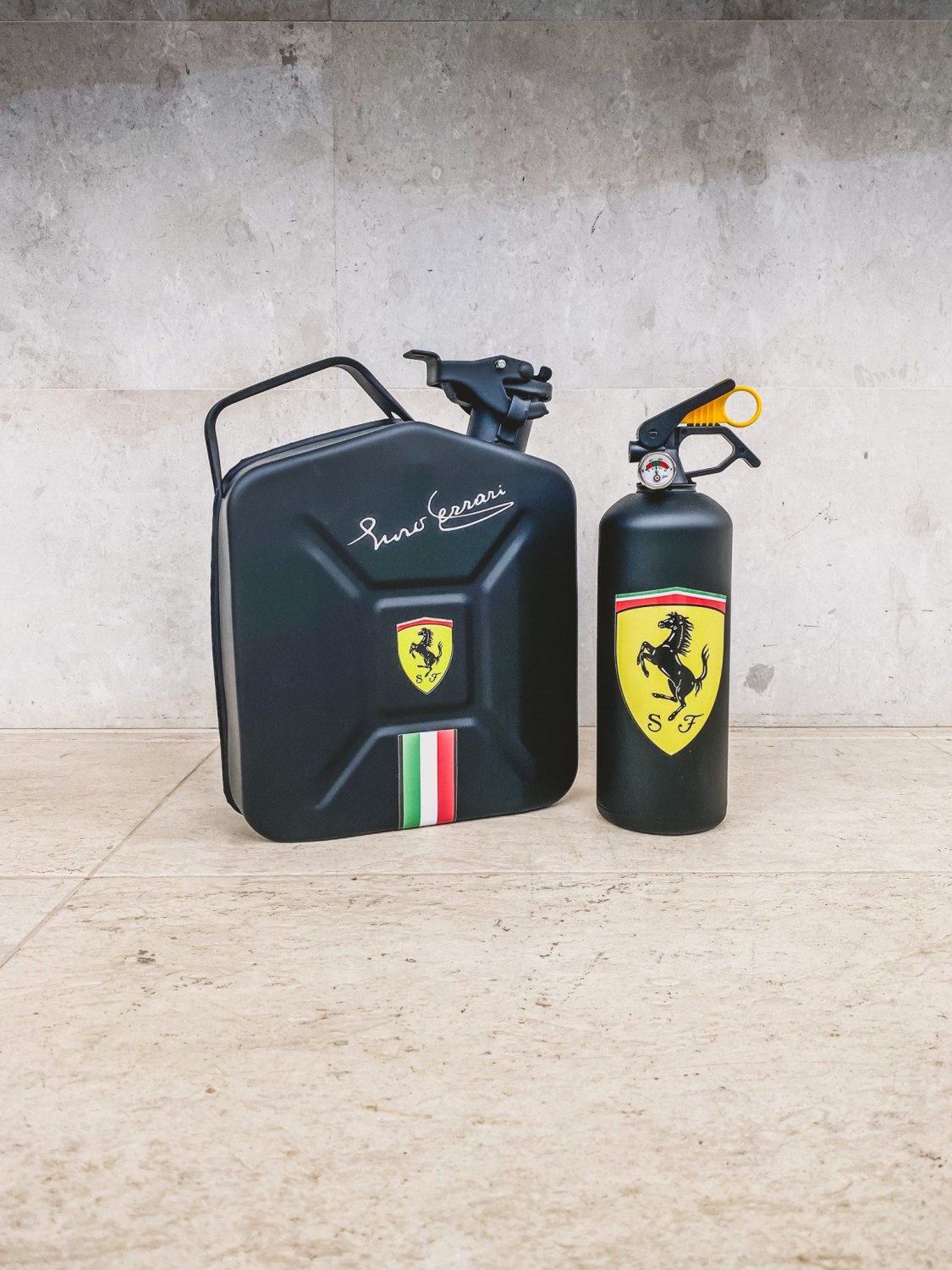 Ferrari Jerrycan & Fire Extinguisher Set